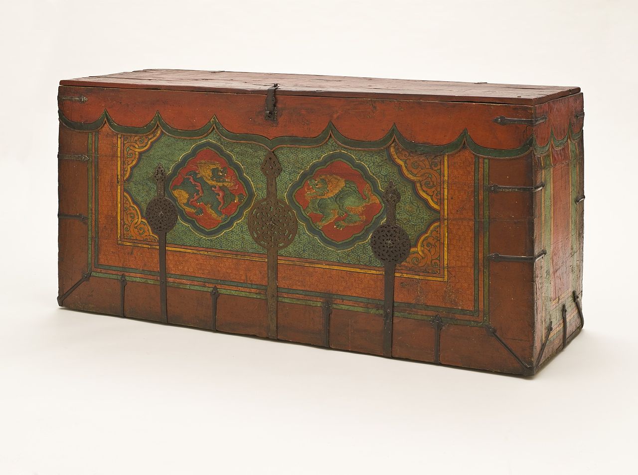 15-17Trunk_with_Snow_Lions_LACMA_M.2010.83.2_(1_of_2).jpg
