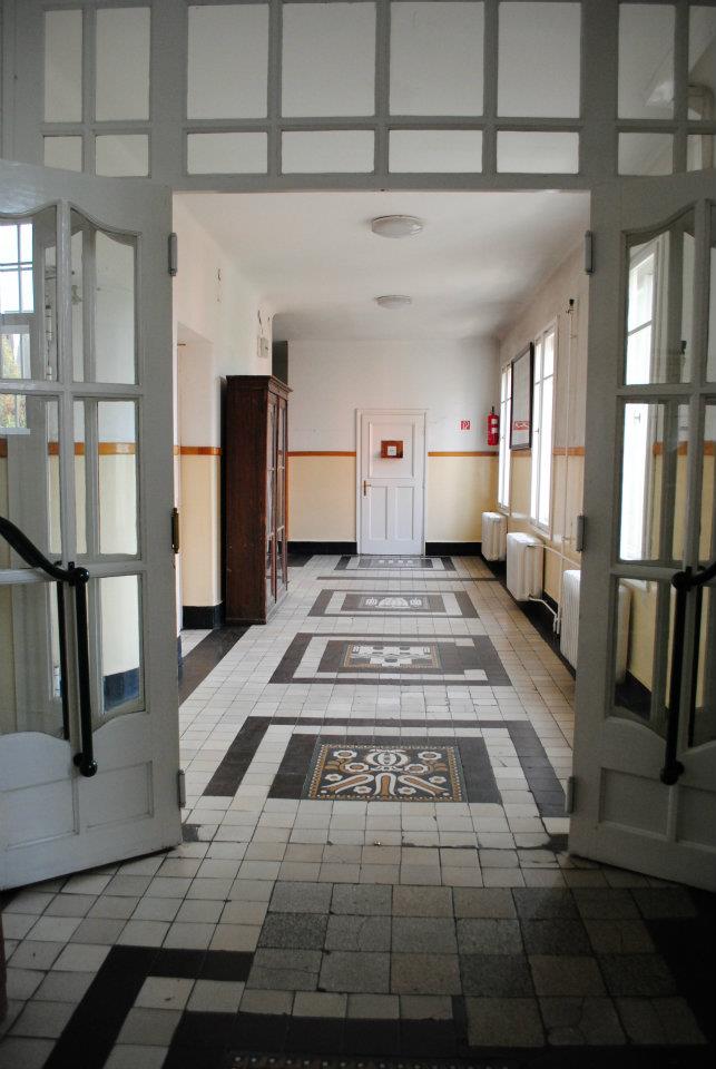 15Szent_László_Gimnázium_egyik_folyosója.jpg