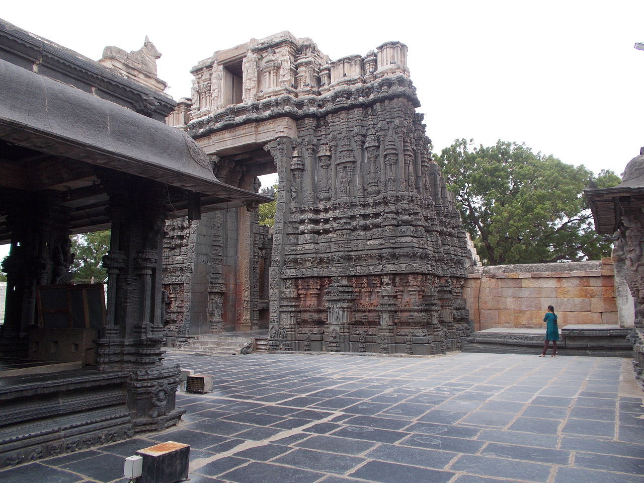16-_Musical_Pillars_and_Main_Unfinished_Gopuram.JPG