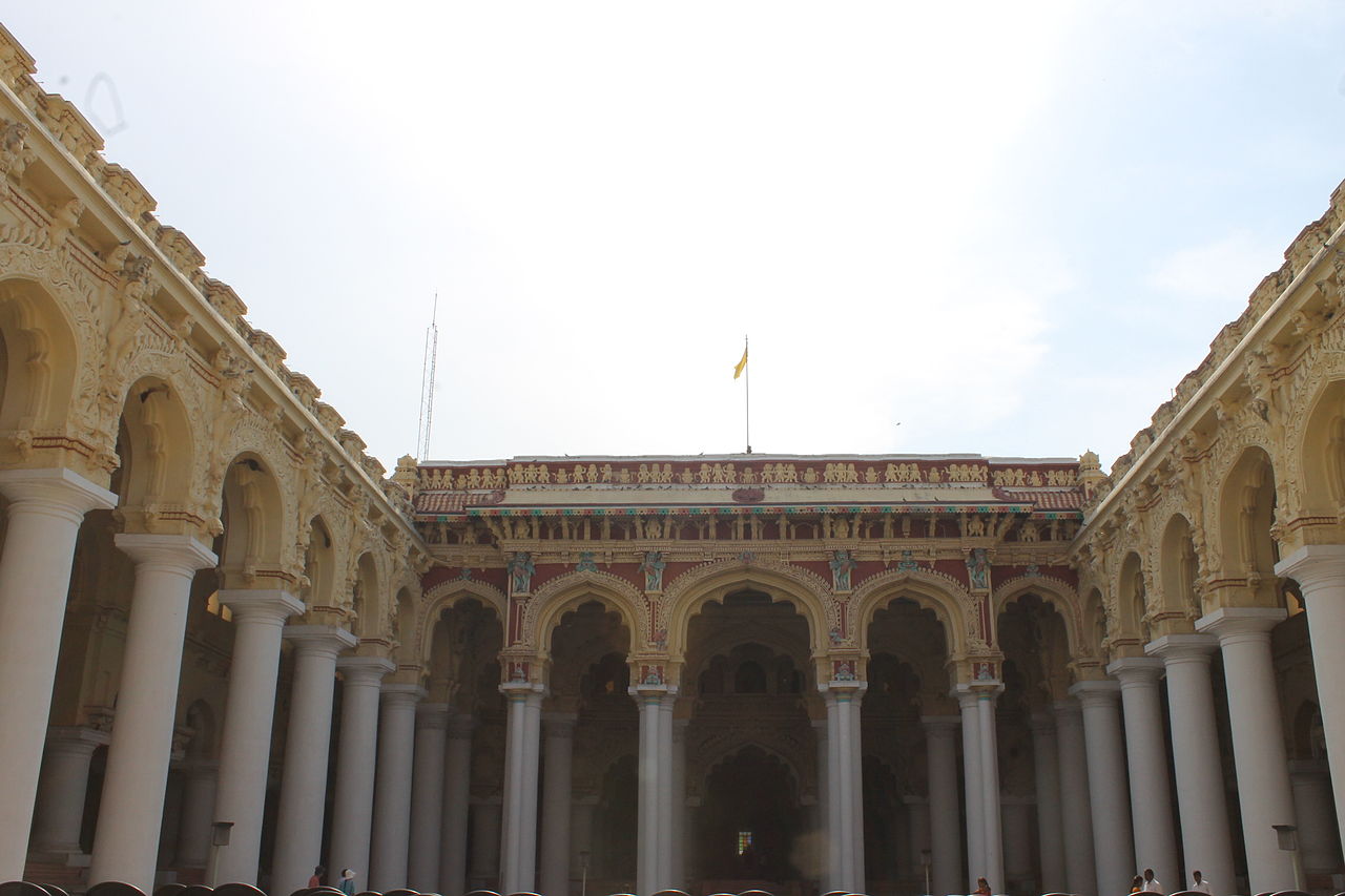 1636 дворецA_beautiful_low_angle_scene_of_Darbar_Hall_of_Thirumalai_Nayak_Palace-.JPG