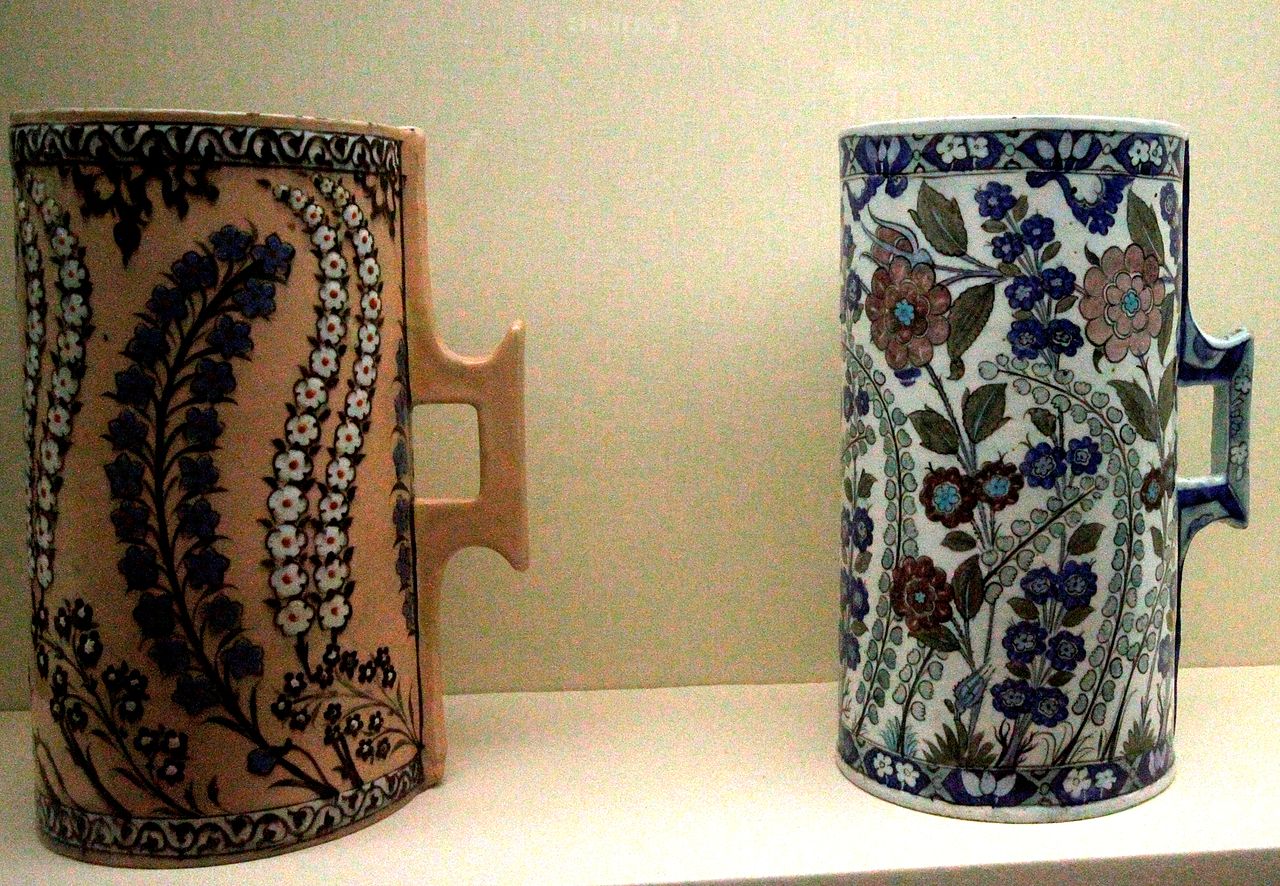 16Painted_ceramic_jars_-_Ottoman_Empire_(Iznik)_-_ca_1550.JPG