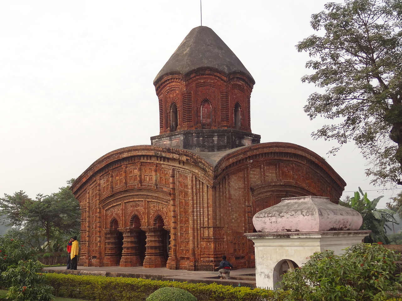 17бенгалAnanta_Basudeba_Temple1.JPG