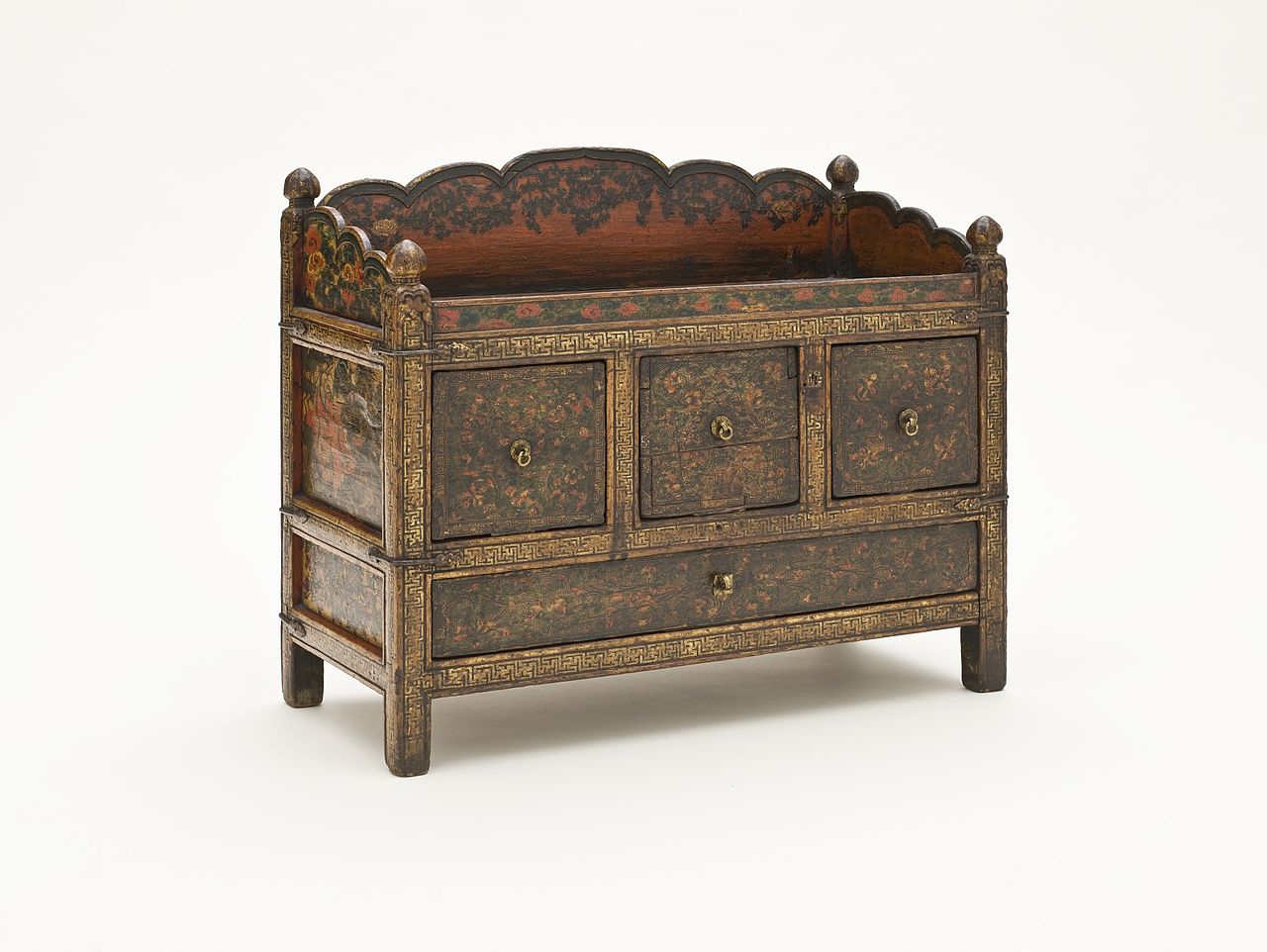 17-18Book_Stand_and_Chest_(Pegam)_with_Scholar_and_Arhat_.jpg