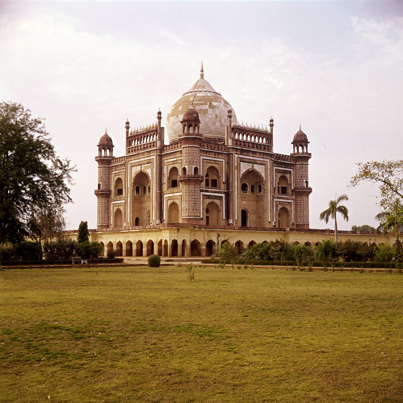 1753Safdar-Jangs-gravmonument_-Delhi_-Indien.-MK.jpg