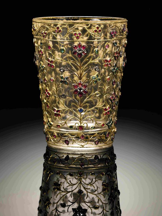 18вdL14220_lot_138_Mughal_rogck_crystal_mug_Sothebys.jpg