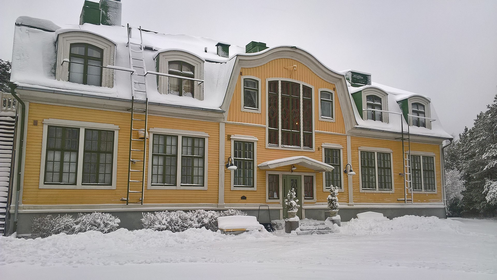 18г1920px-Mäntyluodon_Hotelli_in_winterland.jpg