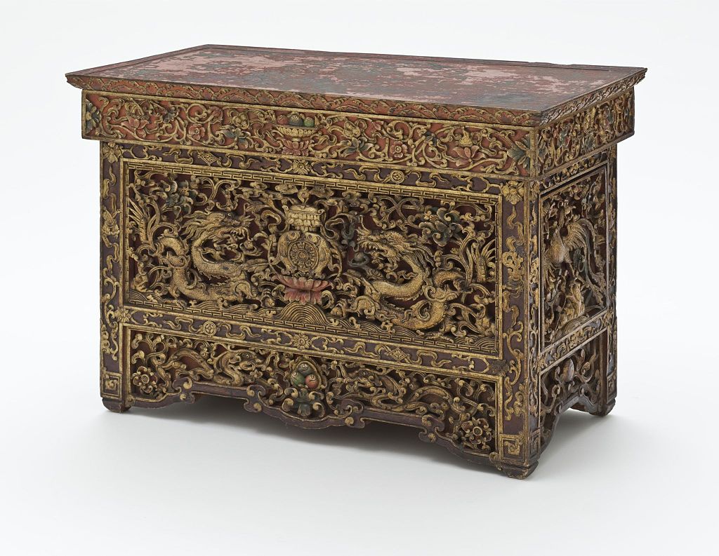 18-19Altar_Table_with_Dragons_and_Auspicious_Symbols_LACMA_M.2010.81.1_(13_of_14).jpg