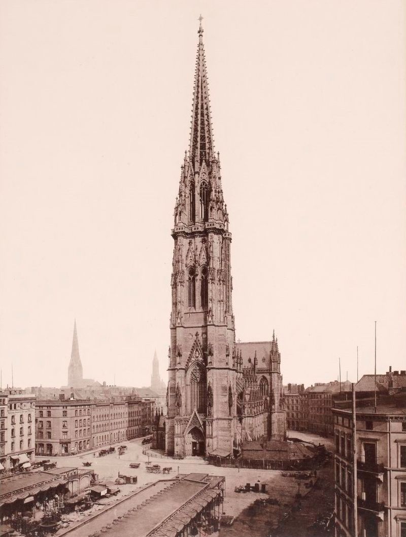 1874 Hamburg_1891-1893,_Strumper_&_Co,_S._21_Die_St._Nicolai_Kirche.jpg