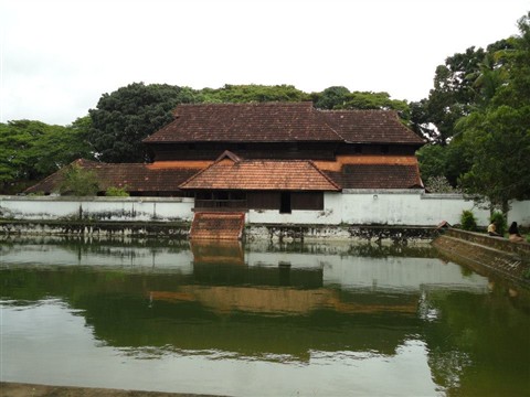 18Krishnapuram_palace_,kayamkulam,kerala.jpg