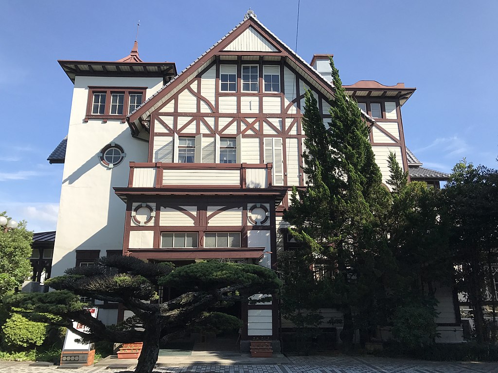 1909 1024px-Former_Mitsui_Port_Club_20170717-2.jpg