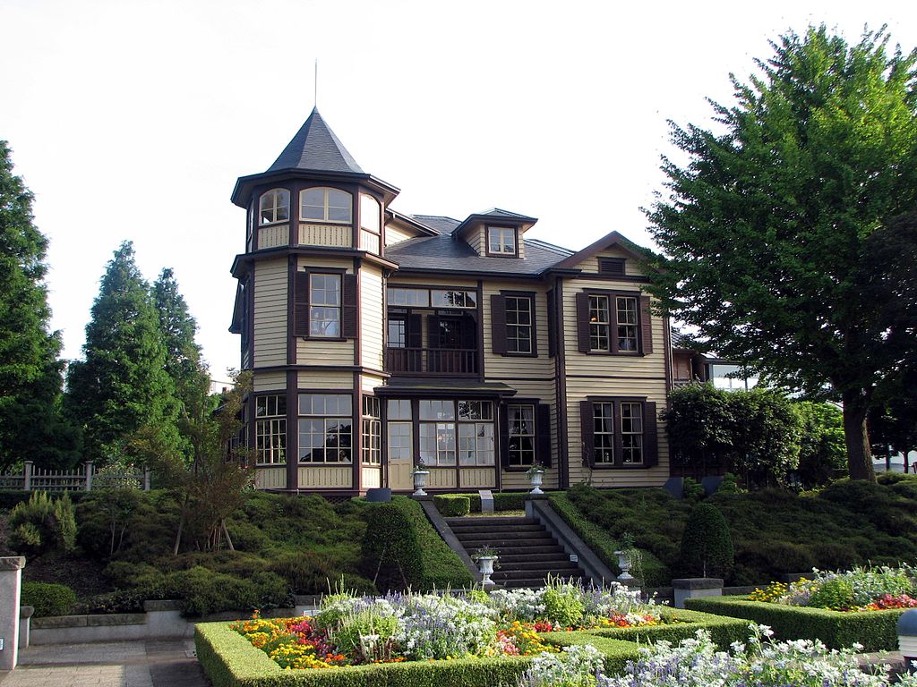 1910 1024px-Former_house_of_a_Diplomat_Yokohama_foreigner_hill_Front.jpg