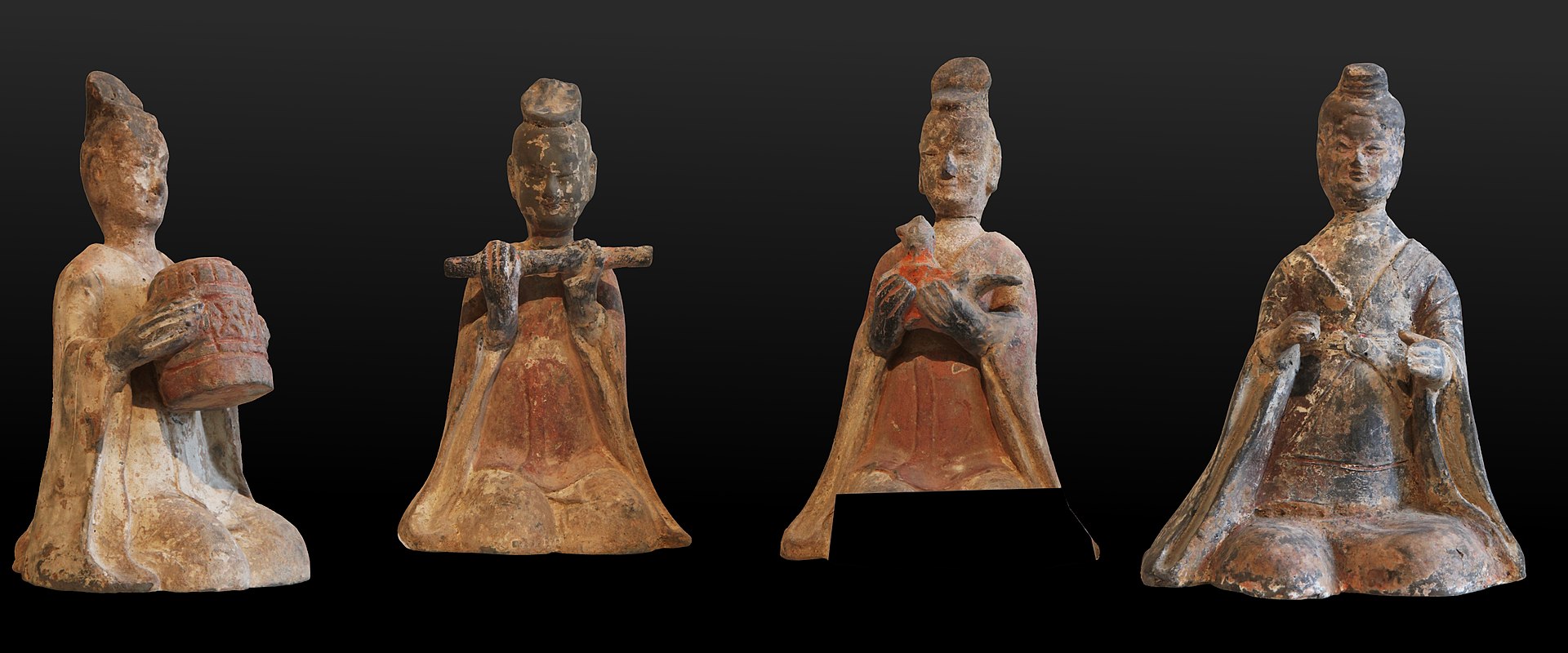 1920px-Four-statuette_set_depicting_musicians-.jpg