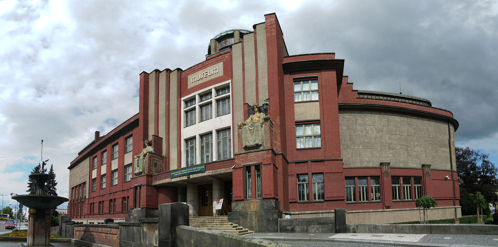 1920px-Muzeum_východních_Čech.jpg