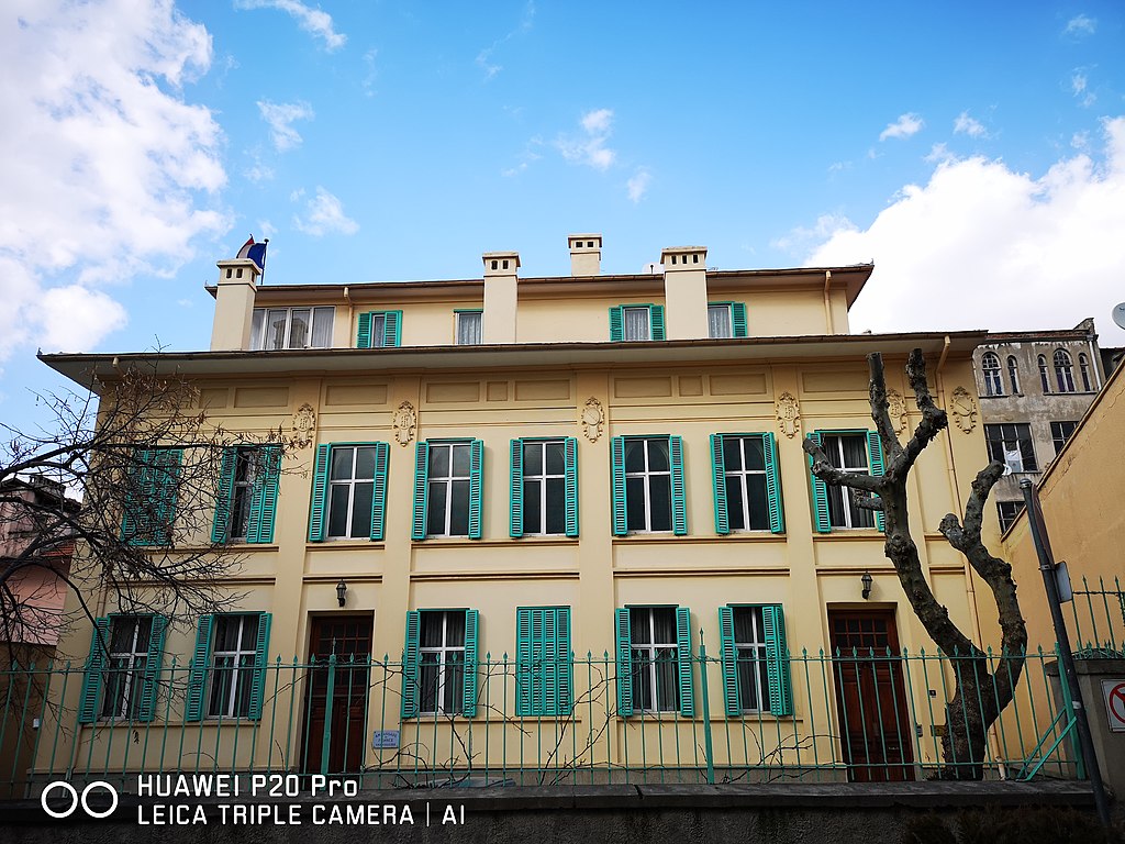 1928 1024px-St._Térèse_Kilisesi_08.jpg