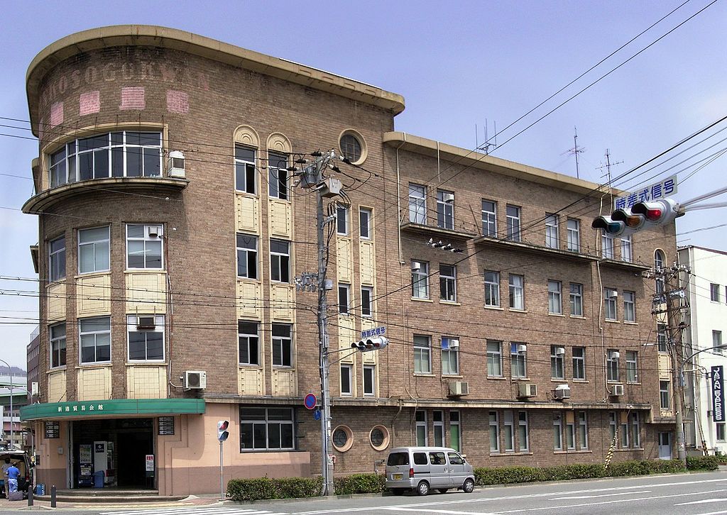 1931Side_View_of_Shinko_Trade_Hall.jpg