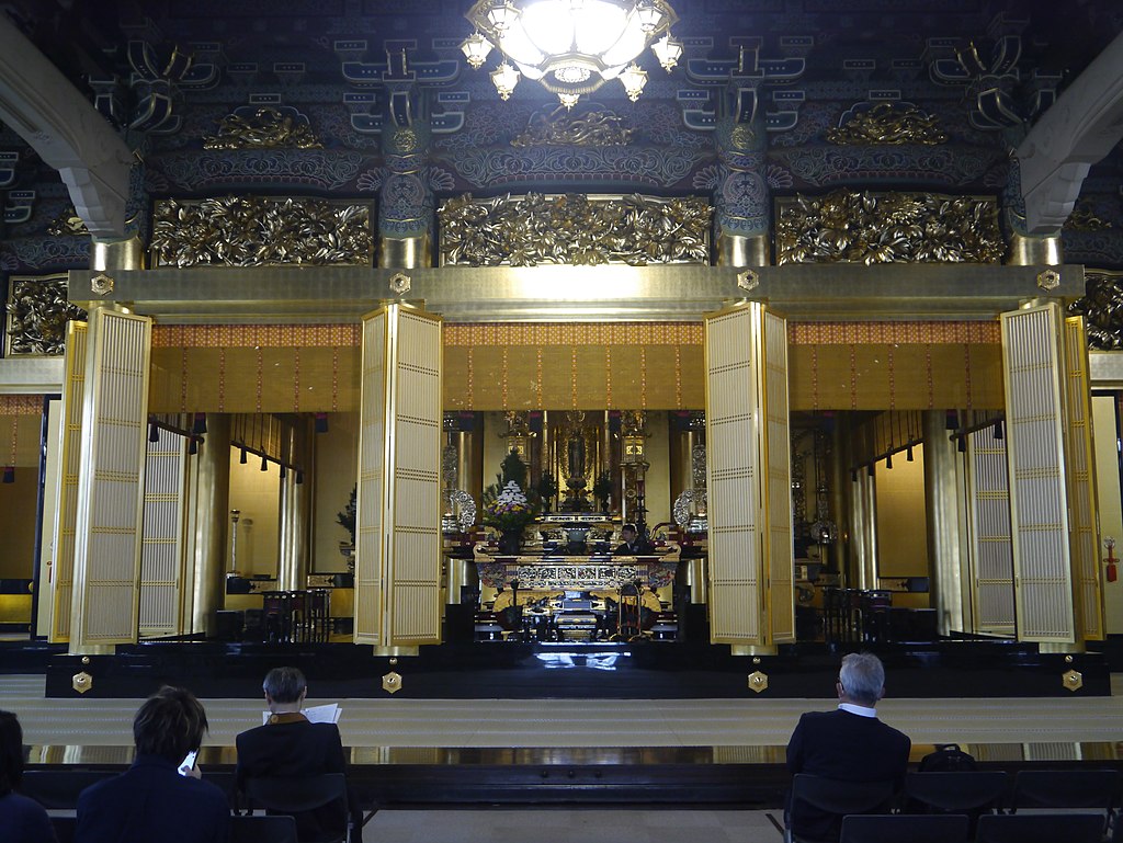 1934 1024px-Tsukiji_Hongan-ji_Innen_4.jpg