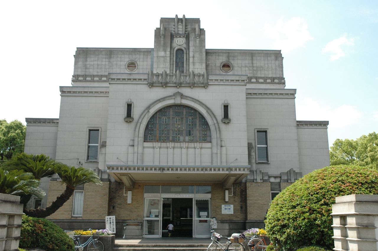 1935 1280px-Kakogawa-City-Library-1.jpg