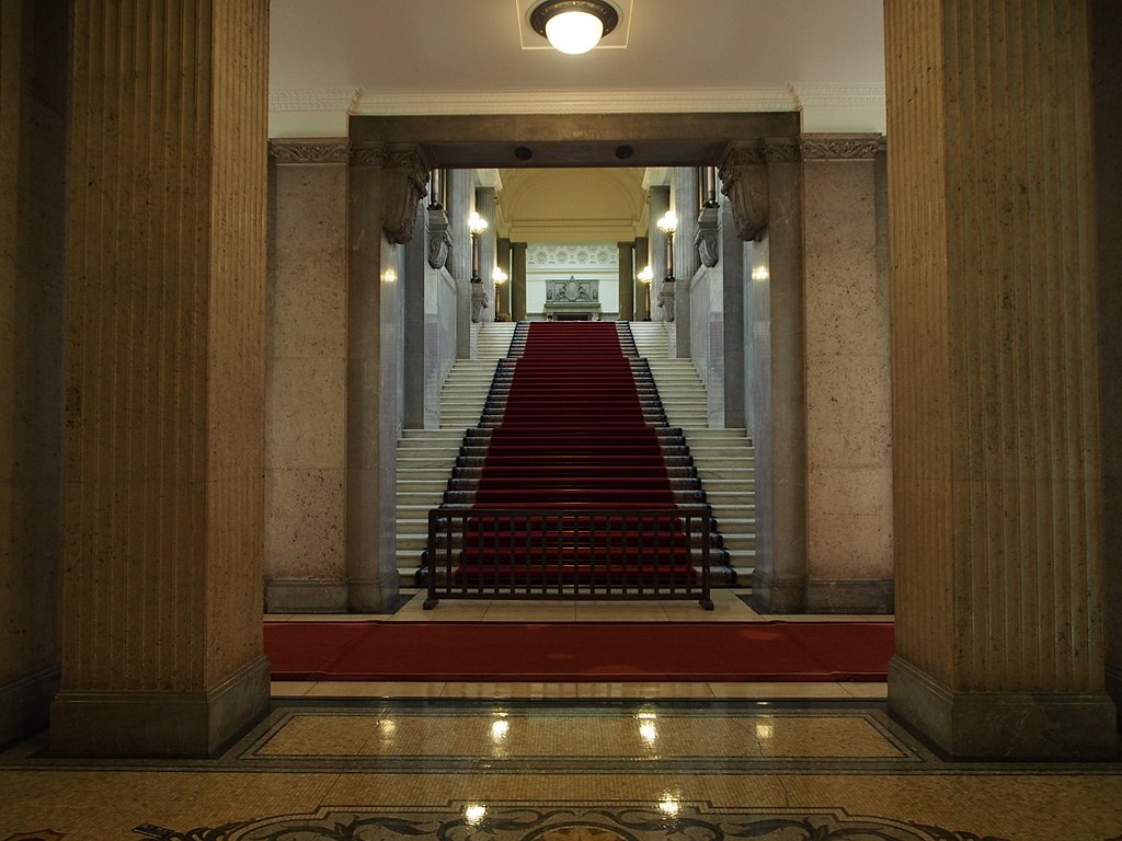 1936 1024px-National_Diet_Building_Staircase_P5030179.jpg