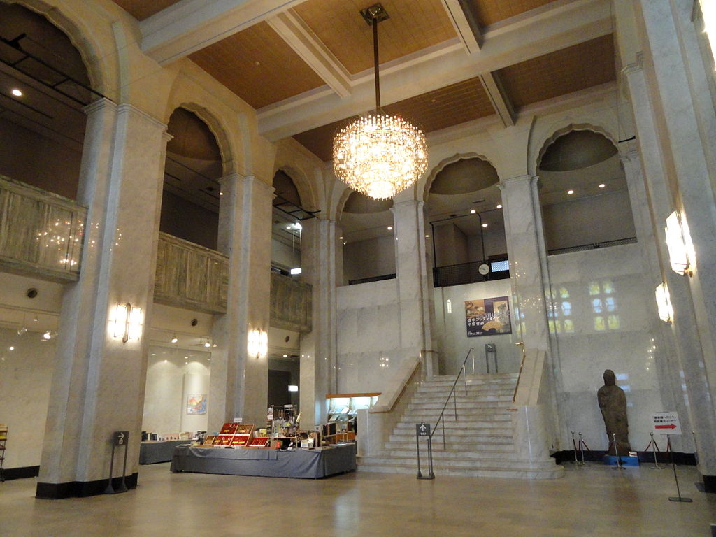 1936 1024px-Osaka_Municipal_Museum_of_Art_-_central_hall_-_DSC05819.jpg