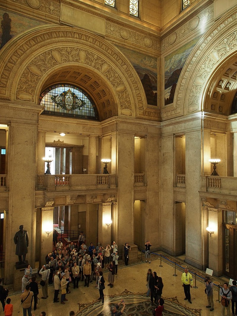 1936 800px-National_Diet_Building_Central_Hall_P5030204.jpg