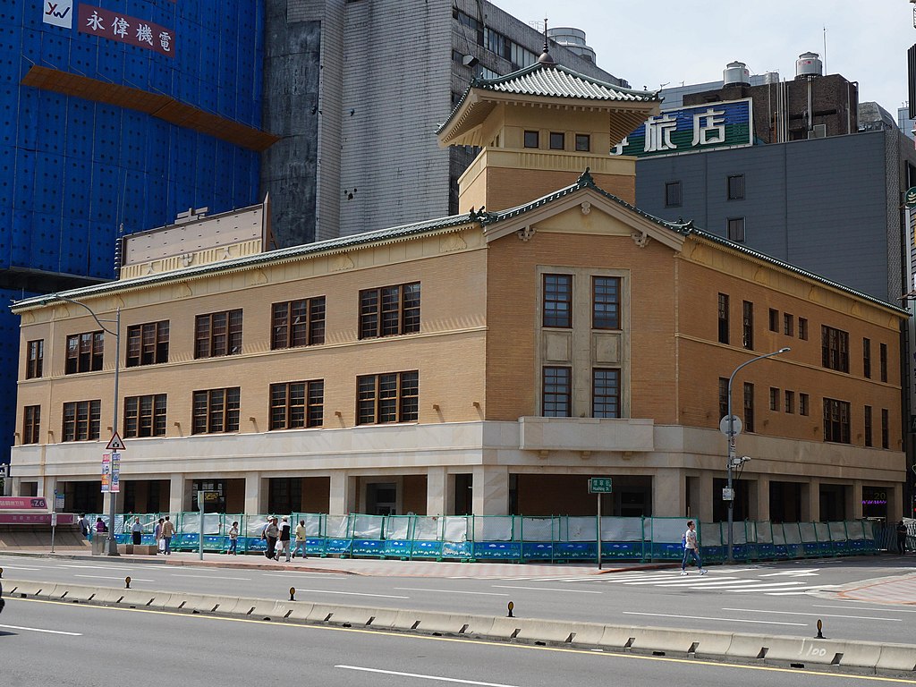 1937 тайв1024px-Former_Osaka_Shosen_Taipei_Branch_restoration_20190525b.jpg