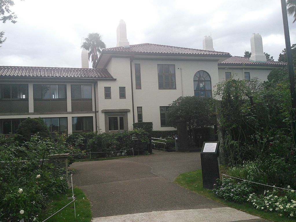 1937British_House_Yokohama,_North_side.jpg