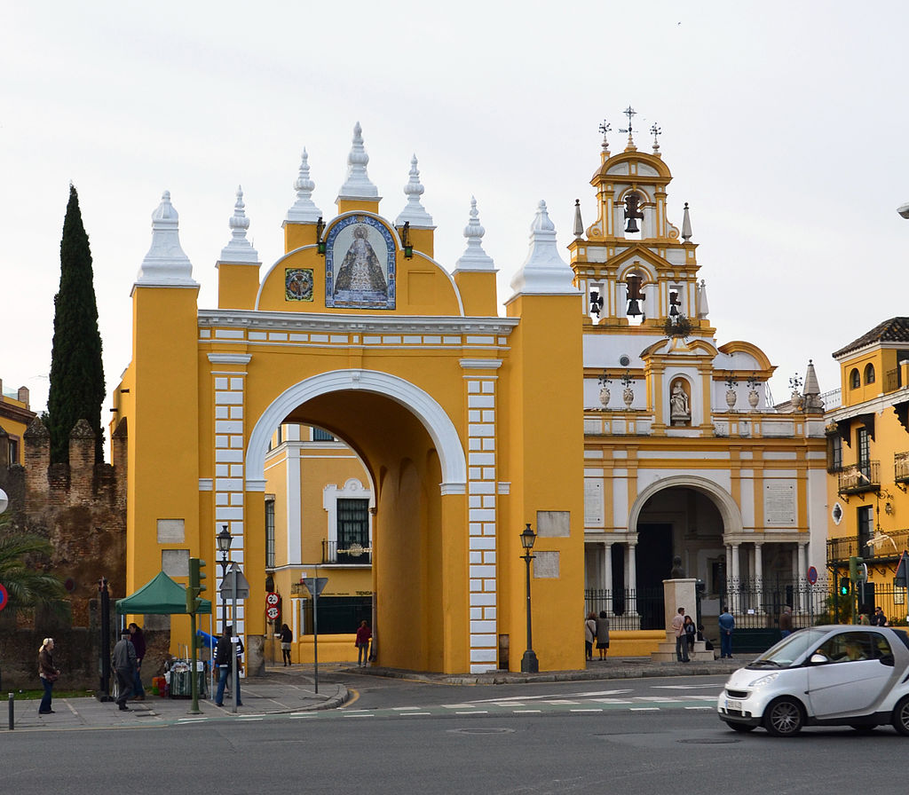 1949Puerta_de_la_Macarena_(2).jpg