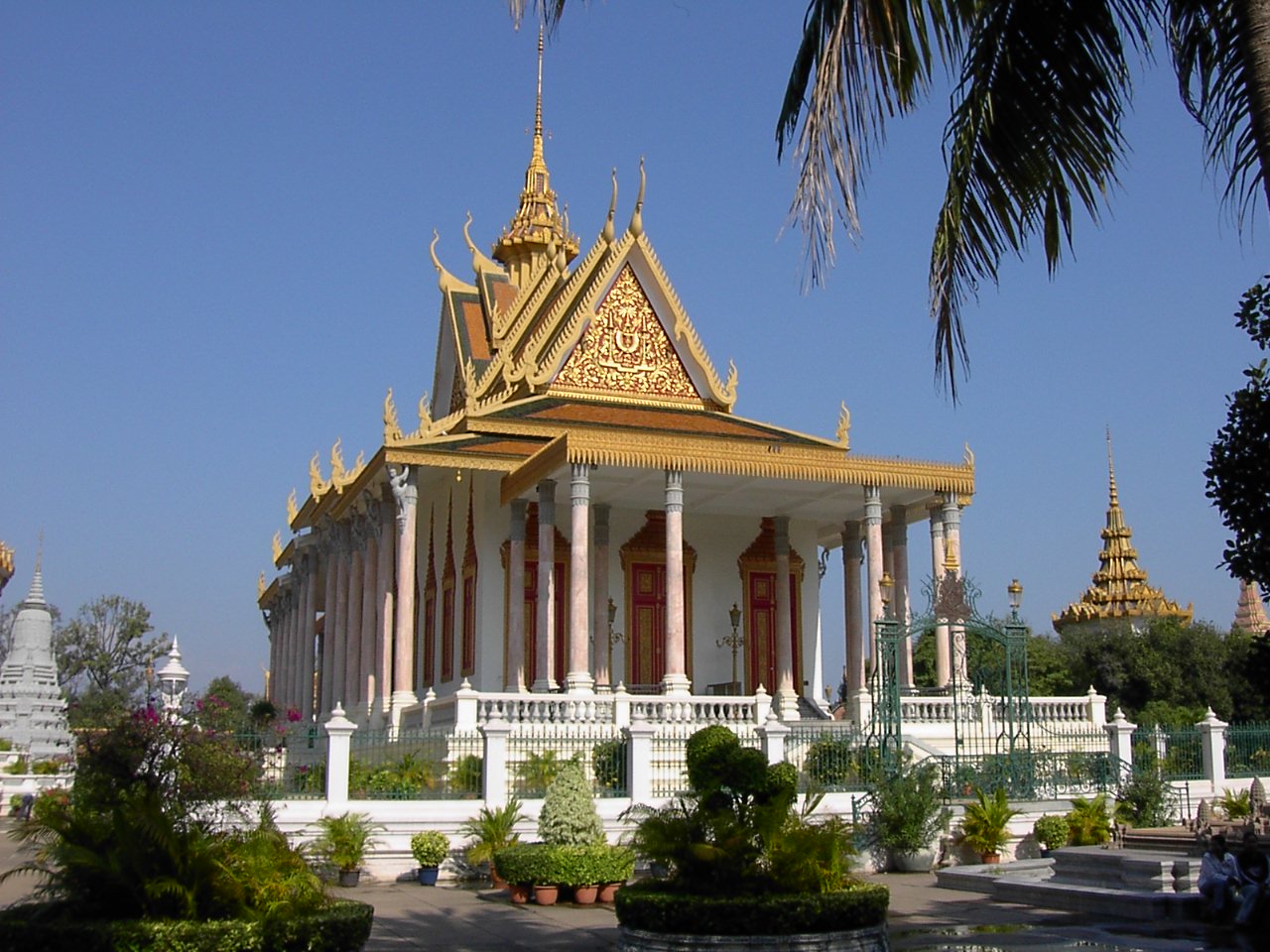19Silver_Pagoda,_Phnom_Penh.jpg