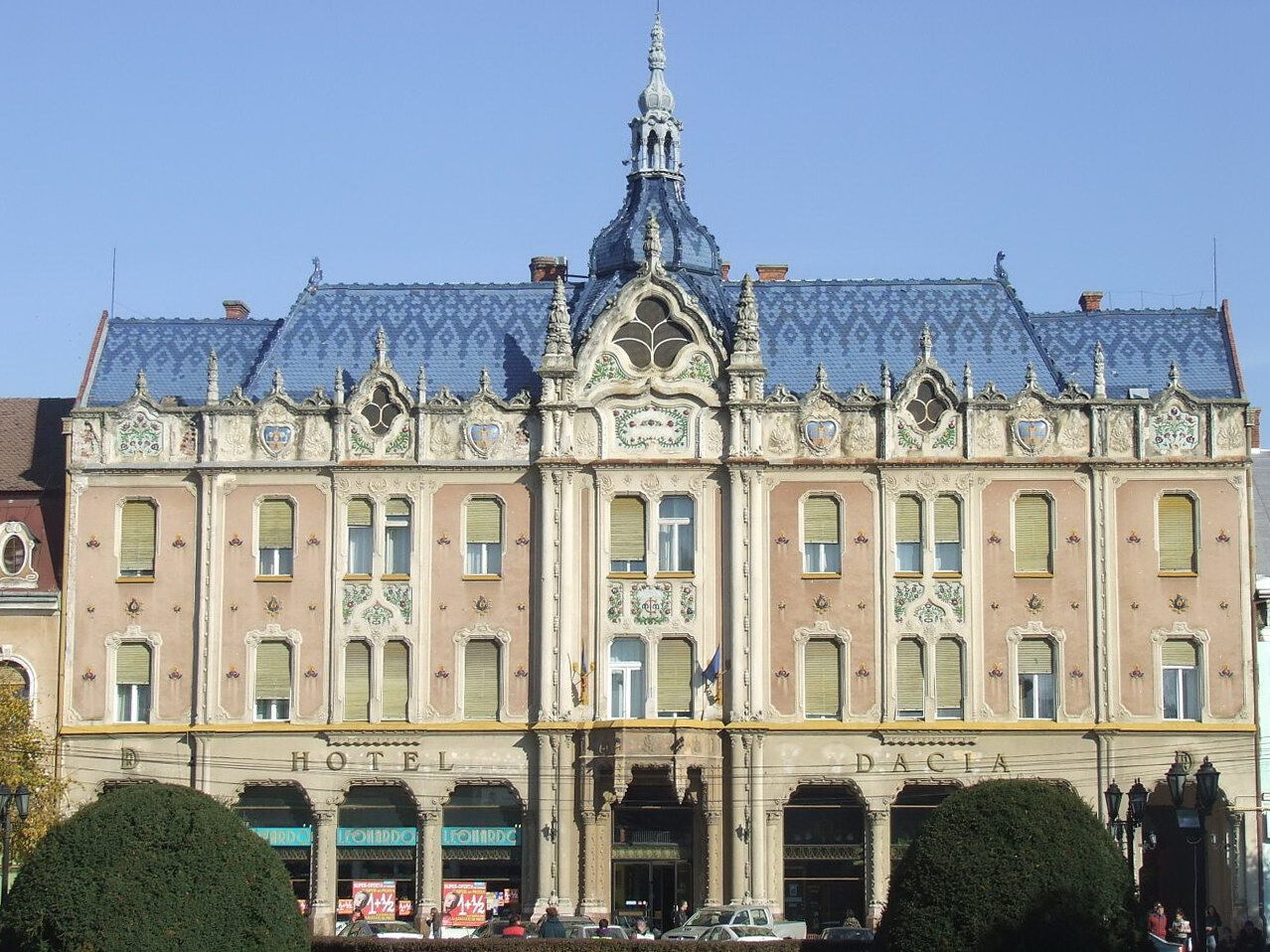 2 Hotel_Dacia,_Satu_Mare_Romania_1.jpg