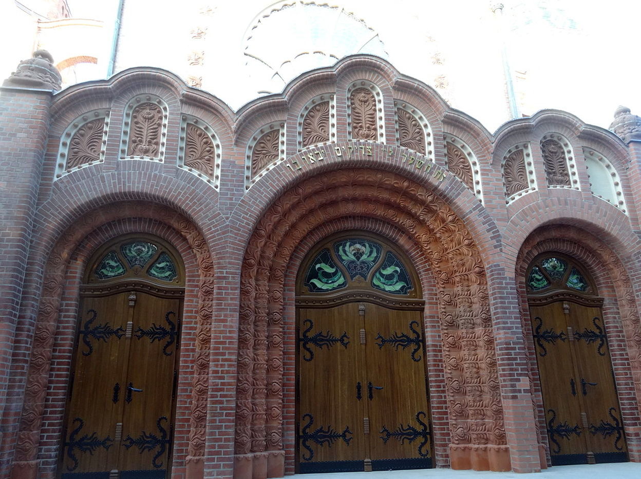2 Sinagoga_u_Subotici,_Srbija,_004 (1).jpg