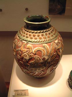 20021206Tsuboya is center of Okinawa pottery 2.jpg