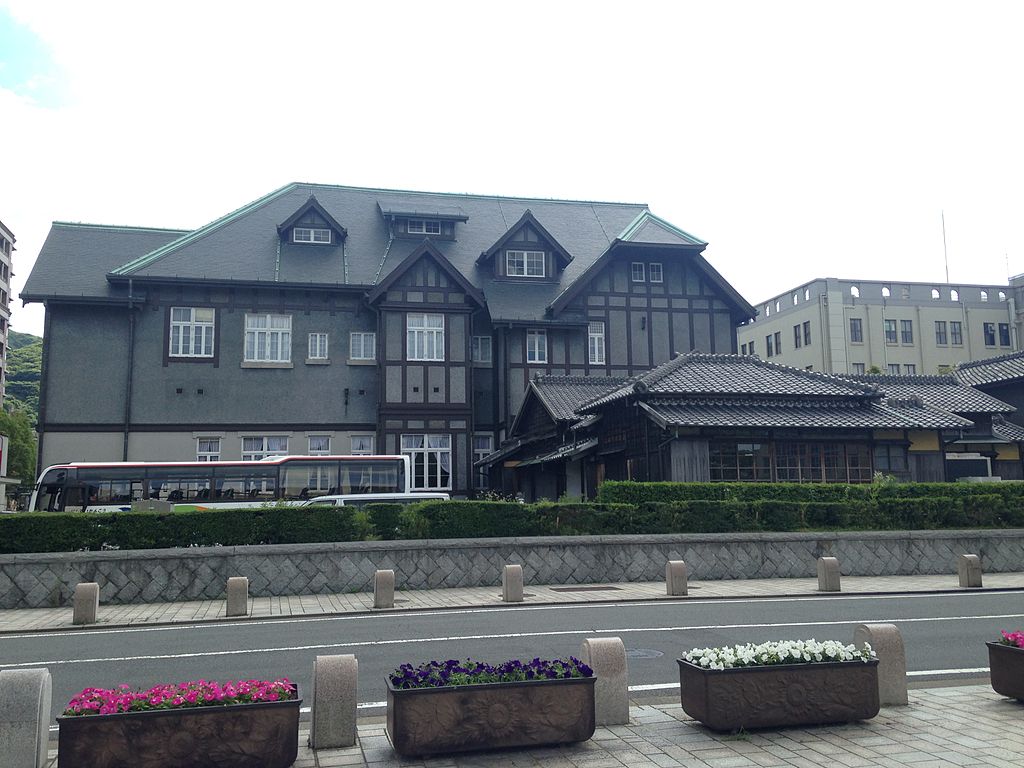 21япBack_view_of_Former_Moji_Mitsui_Club_in_Mojiko_Retro_Area.JPG