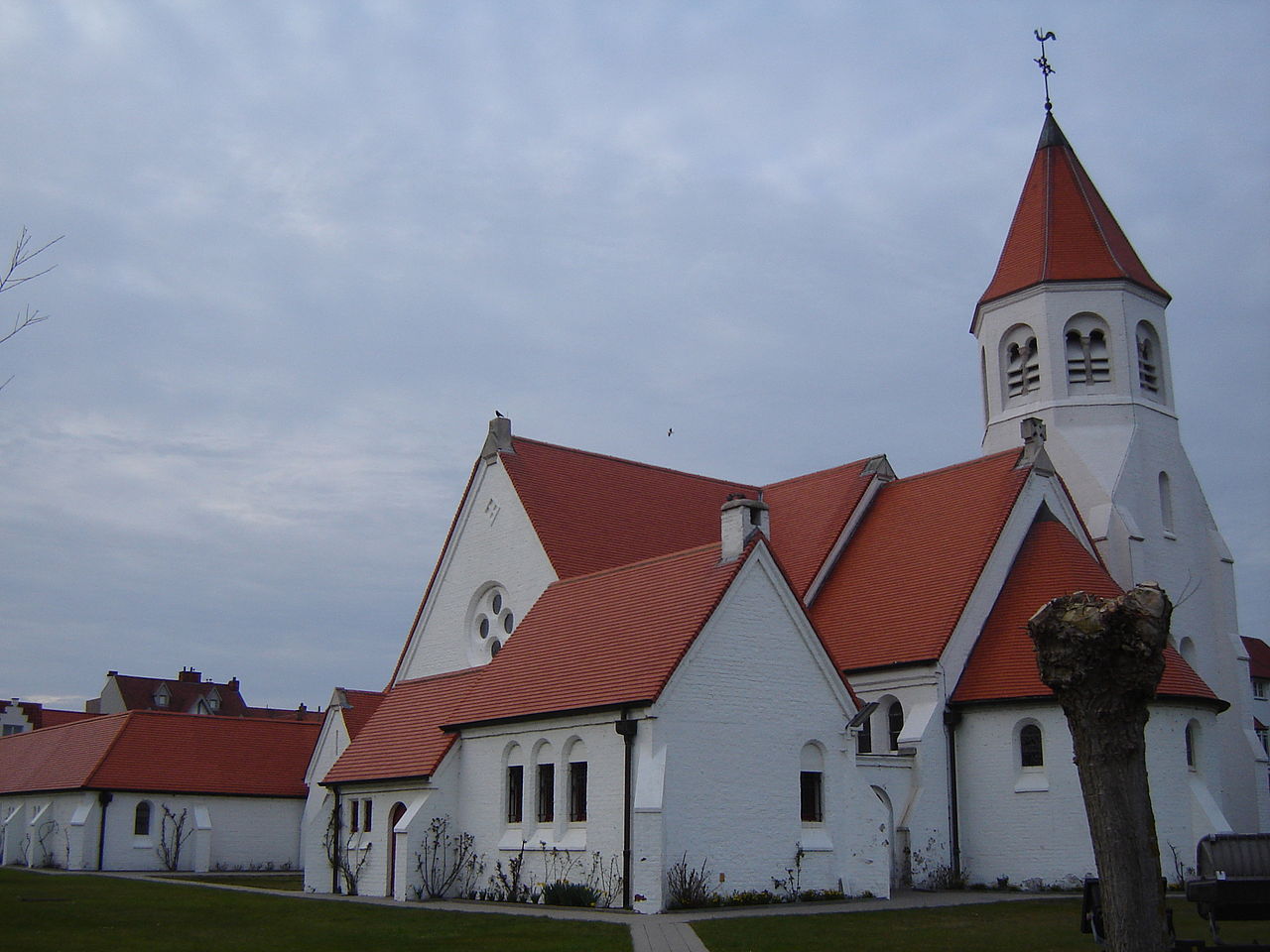 25 белгKnokke_-_Dominicanenkerk_2.jpg