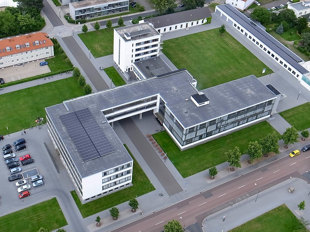 26 Dessau,Bauhausgebäude.jpg