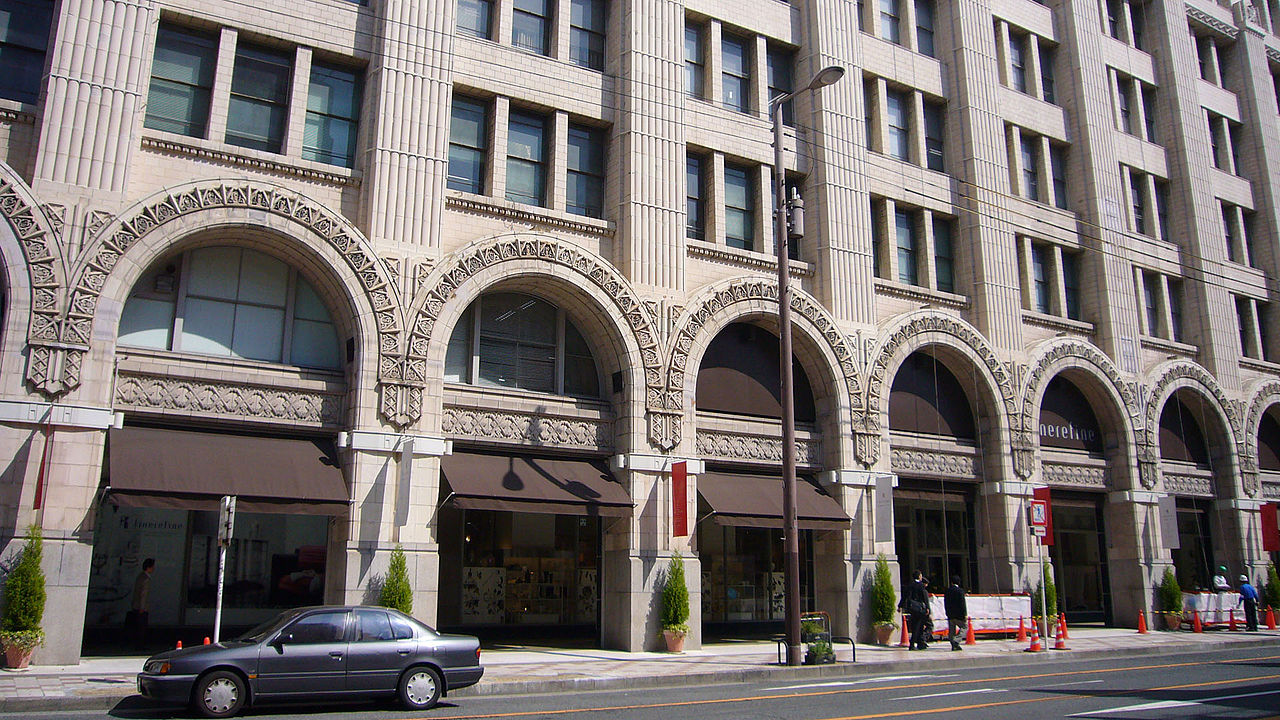 28 1280px-Takashimaya_osaka03_1920.jpg