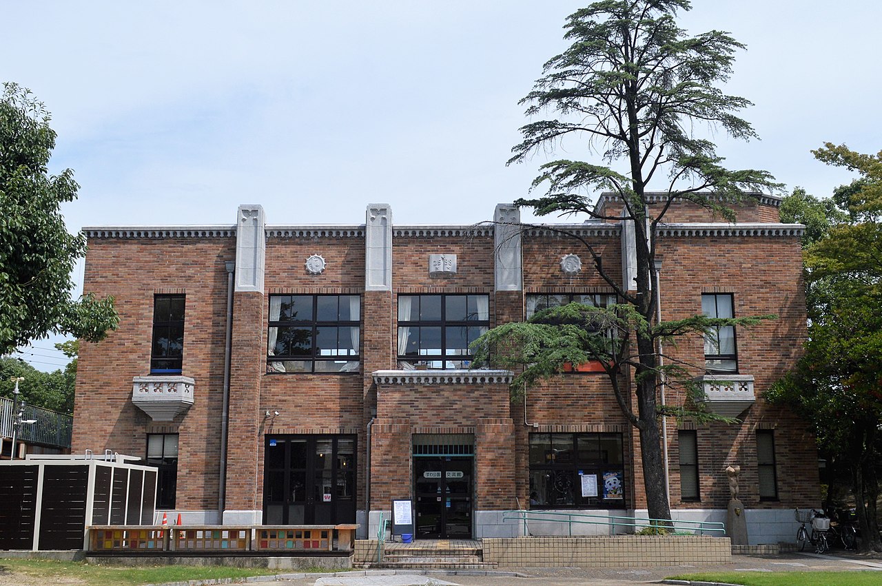 29 1280px-Suwa_Park_Exchange_Hall_exterior_ac_(2).jpg
