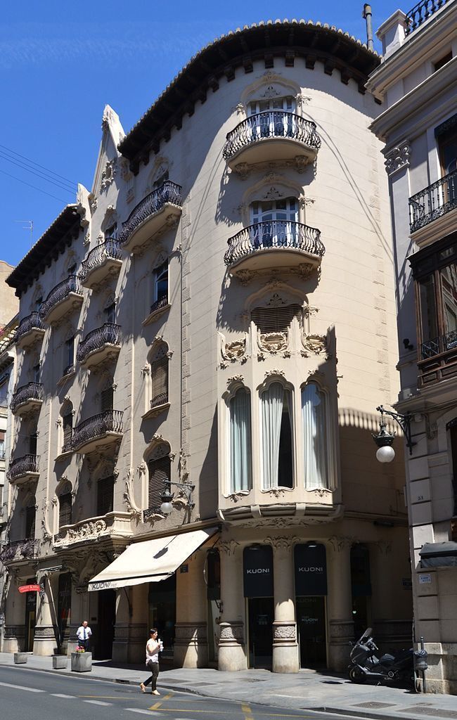 3 650px-Casa_Sagnier_I_o_edifici_Gómez_I,_València.jpg