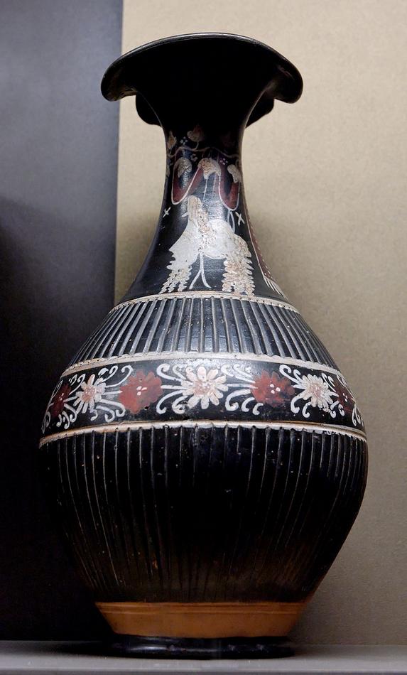 3 -Oinochoe_Gnathia_Louvre_K596.jpg