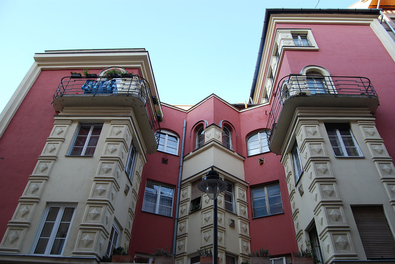 30 1280px-Lakóház_(11189._számú_műemlék).jpg