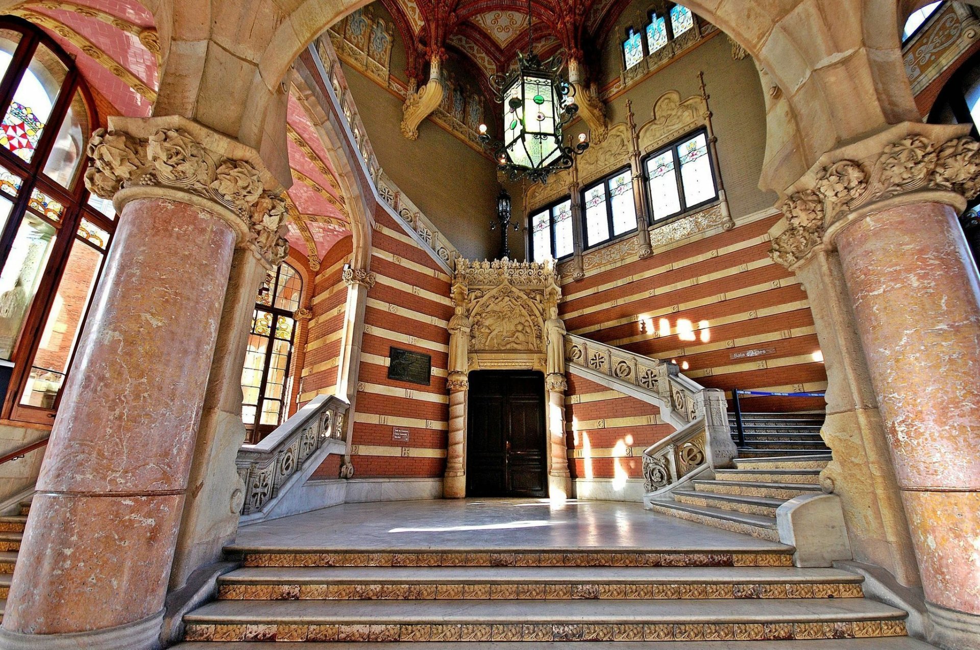 30Hospital_de_la_Santa_Creu_i_de_Sant_Pau_(Barcelona)_-_11.jpg