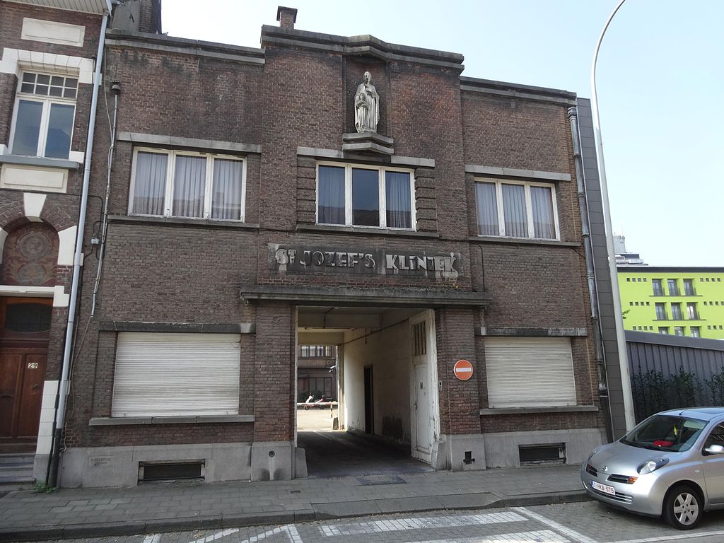 32 1024px-Hoofdingang_kliniek_Gendarmeriestr_31_Vilvoorde.jpg
