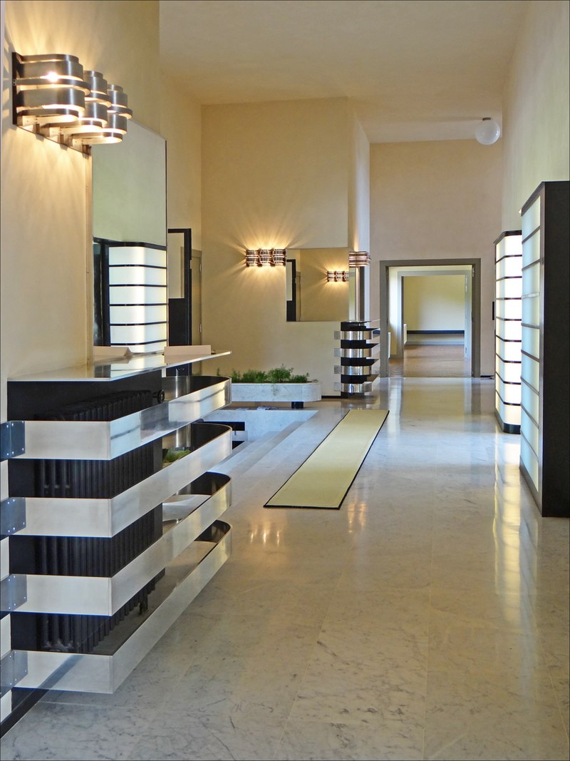 32 800px-Le_vestibule_(Villa_Cavrois,_Croix)_(20446083668).jpg