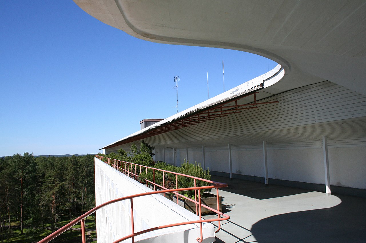 33 1280px-Terrace_of_Paimio_sanatorium_by_Alvar_Aalto.jpg