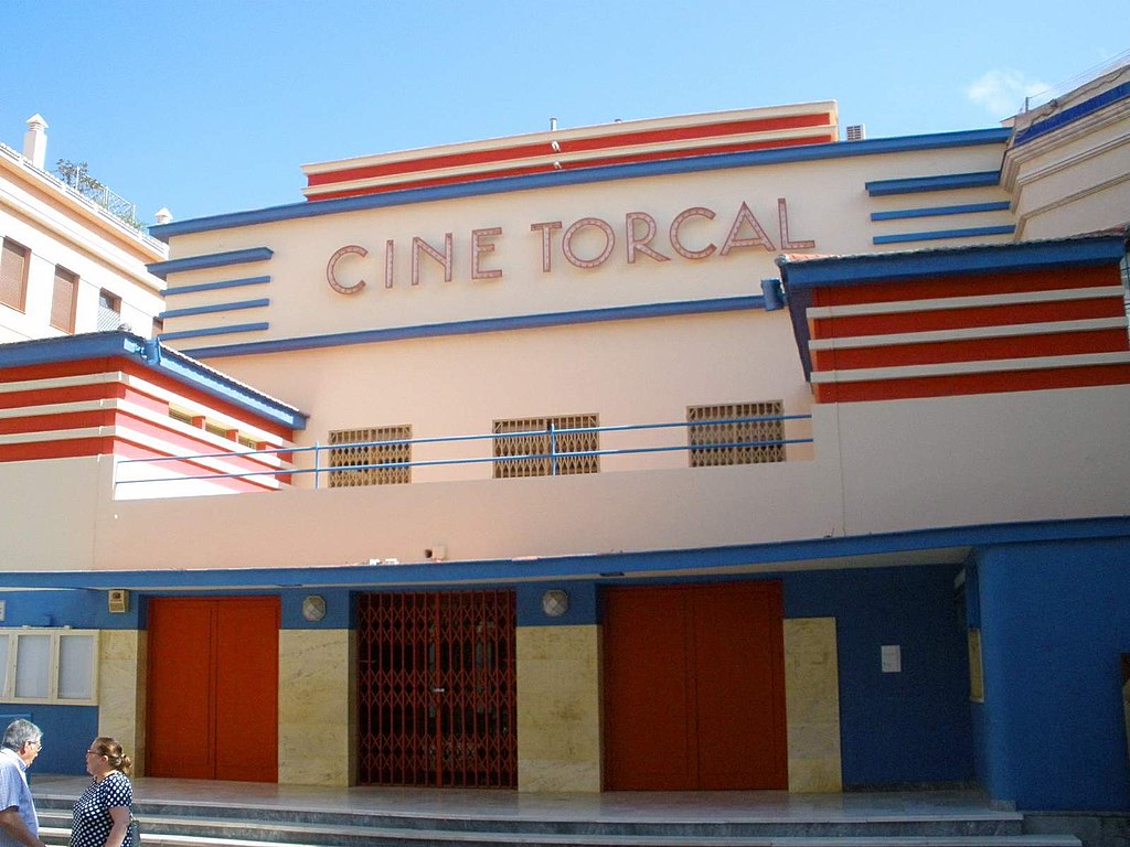 34.1024px-Antequera_-_Cine_Torcal_1.jpg