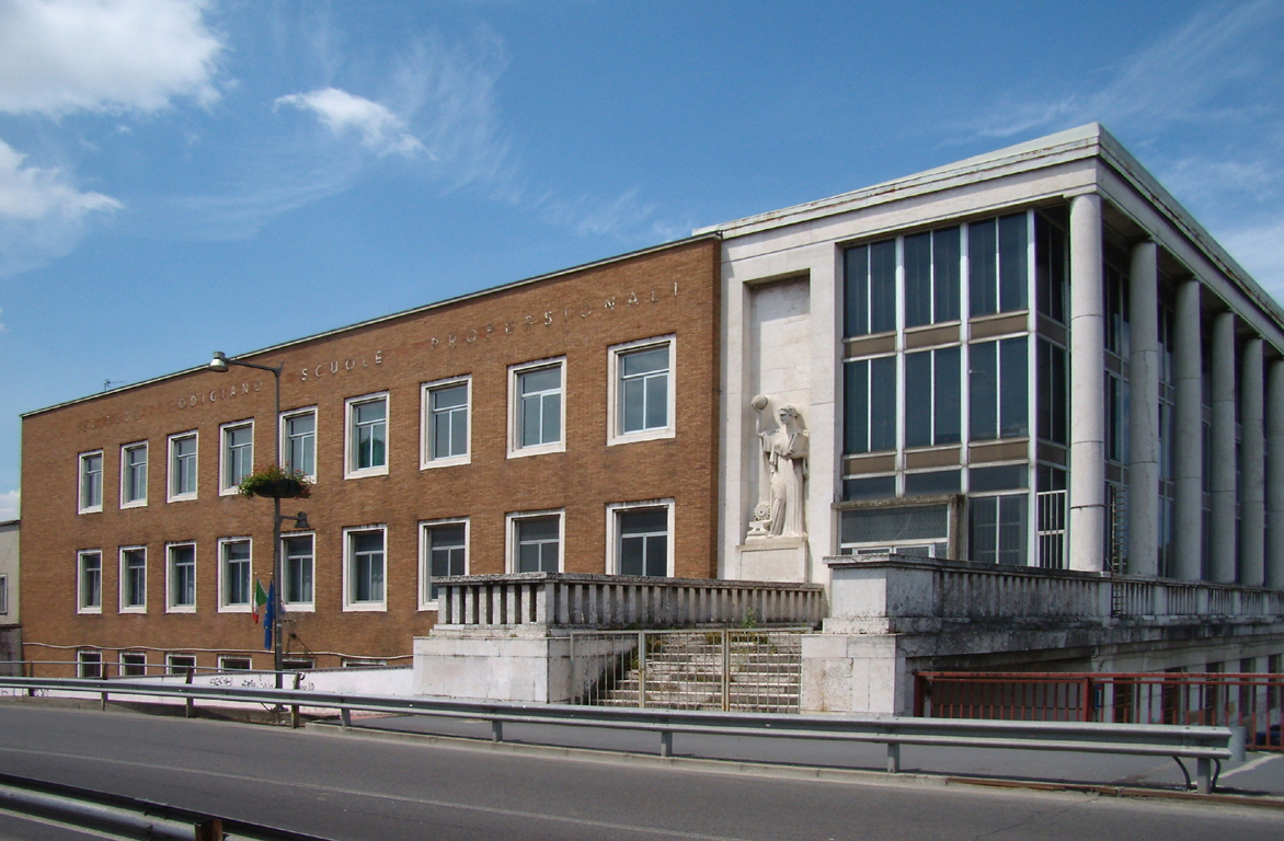 39 Lodi_scuole_al_ponte.jpg