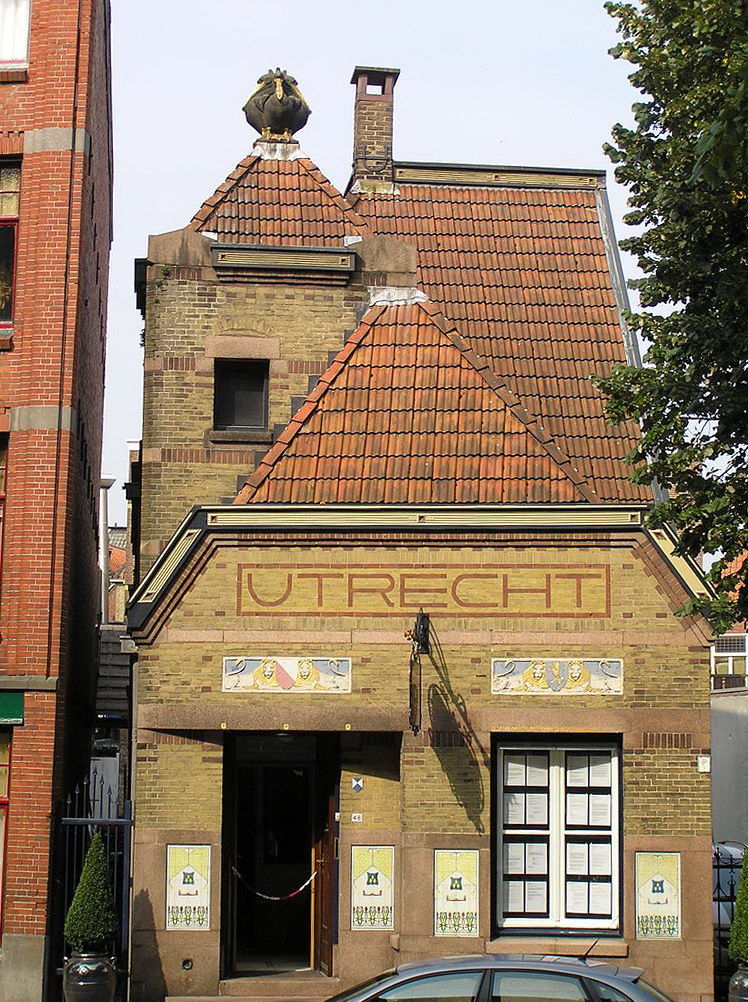 4 766px-Leeuwarden_Tweebaksmarkt_48.jpg