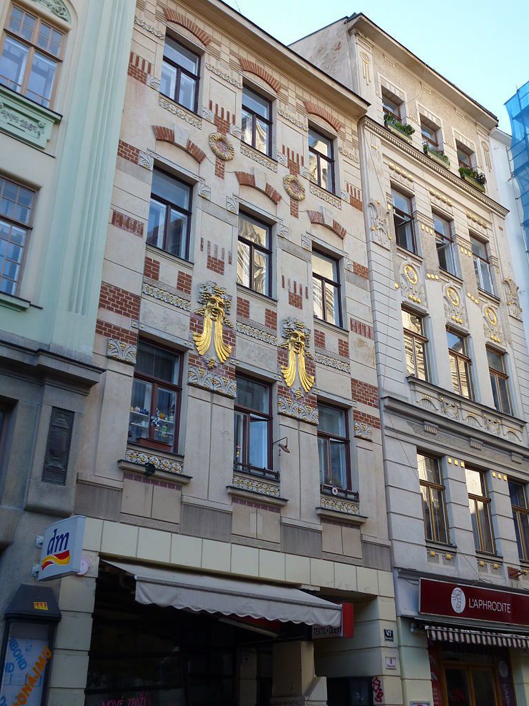 4 768px-Minoritská_8,_Brno.jpg