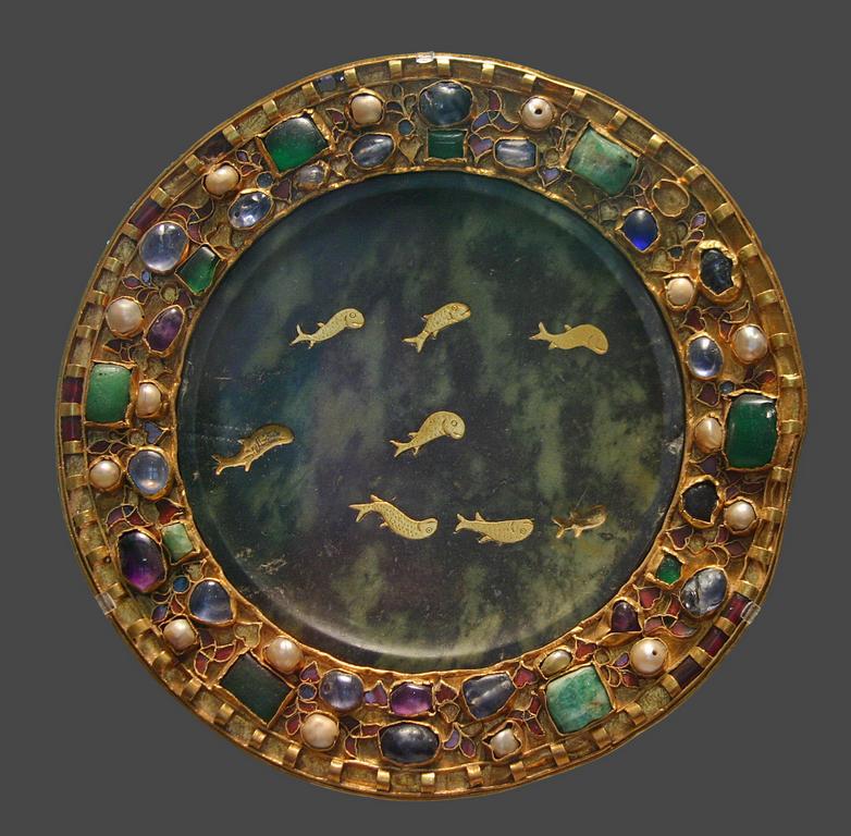 426.Diskos_patena_Evropa._Epoha_Karolingov_IX_v._Frantciya._Parizh._Muzej_Luvr_1.jpg