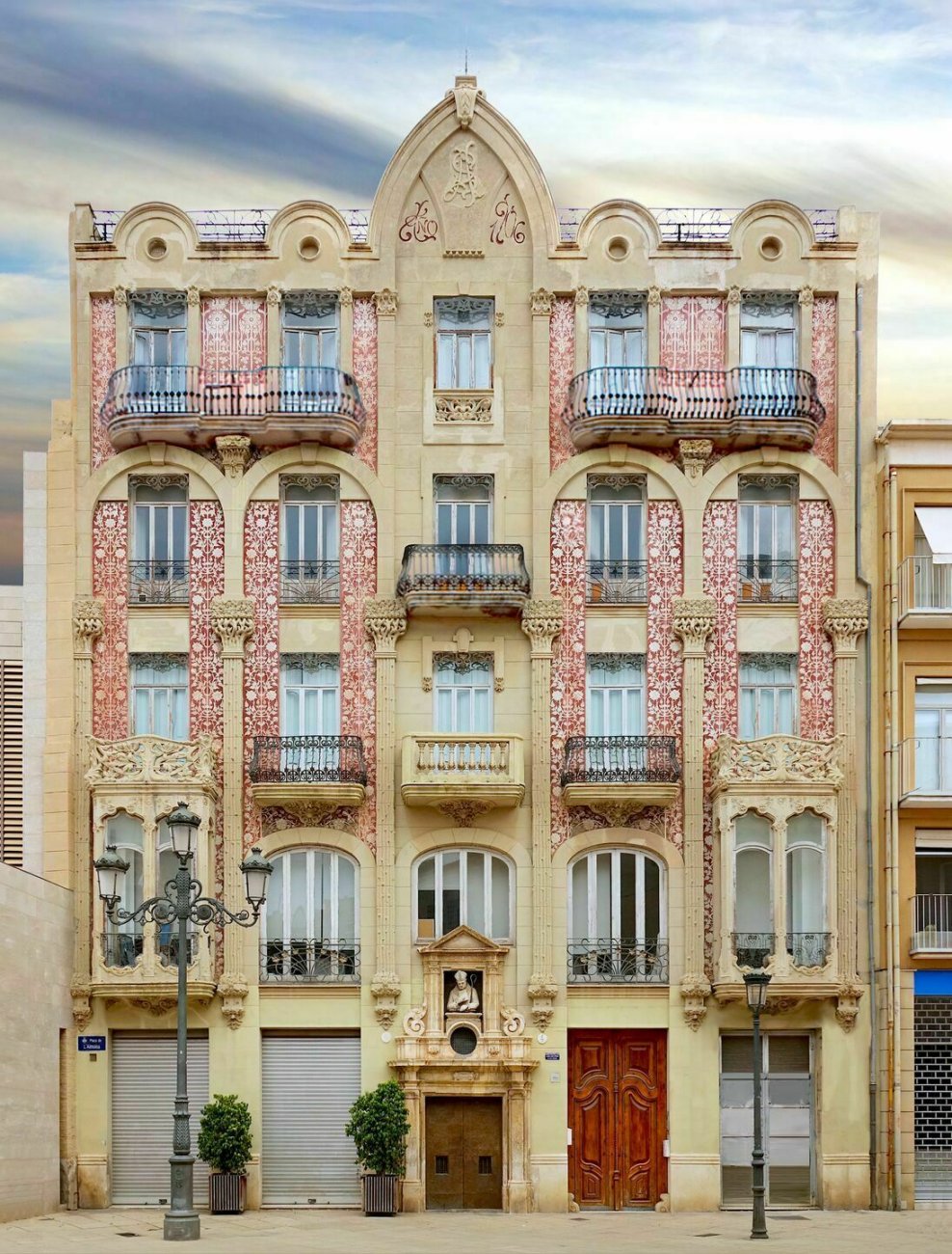 5 1. València, 1905 casa del punt de ganxo.jpg