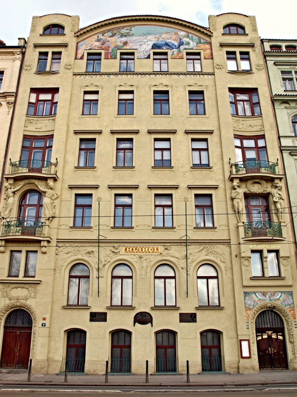 5 Hlahol_(budova).jpg
